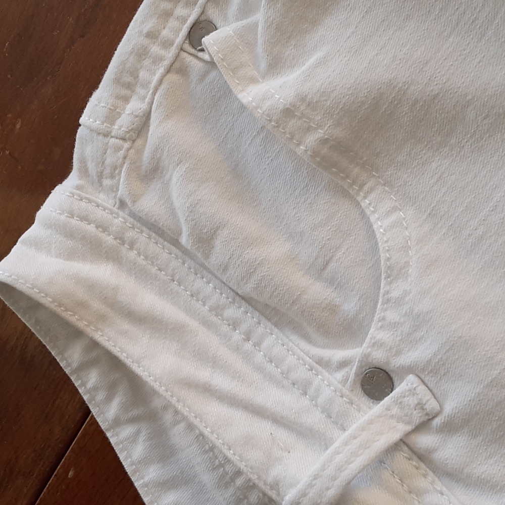 Faded Glory Womens White Bermuda Shorts - Picture 4 of 8